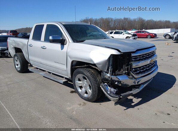 1GCVKSEC0JZ206673 2018 CHEVROLET SILVERADO Серебряный Передняя правая четверть