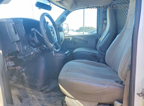1GCWGAFF3H1337078 2017 CHEVROLET EXPRESS Белый Вид салона спереди