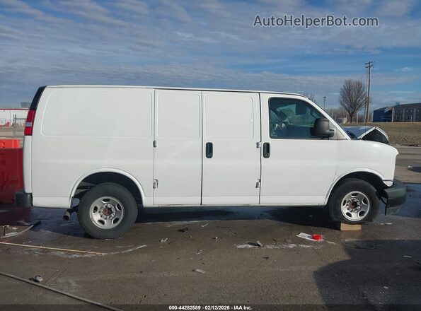 1GCWGAFF6H1173437 2017 CHEVROLET EXPRESS Белый Вид задней части салона