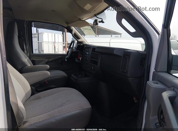 1GCWGAFFXG1239471 2016 CHEVROLET EXPRESS Белый Вид салона спереди
