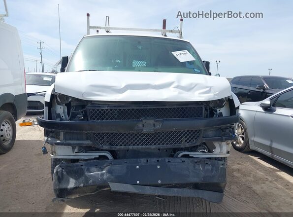 1GCWGAFP1M1251996 2021 CHEVROLET EXPRESS White Widok wnętrza z tyłu