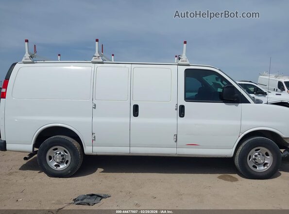1GCWGAFP1M1251996 2021 CHEVROLET EXPRESS White Widok wnętrza 360 stopni