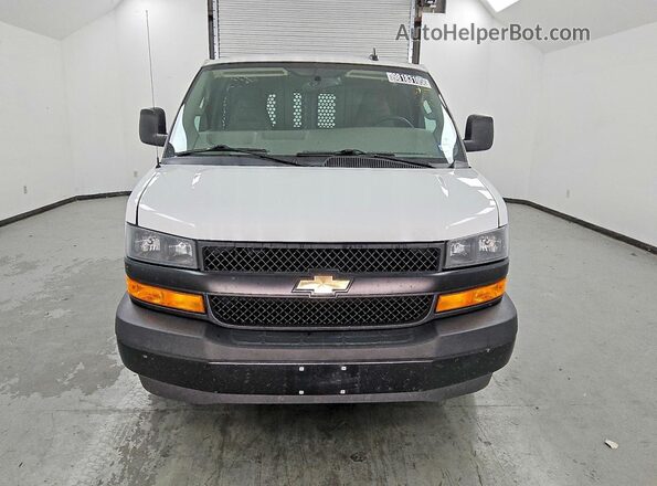 1GCWGAFP8N1217877 2022 CHEVROLET EXPRESS Белый Вид спереди