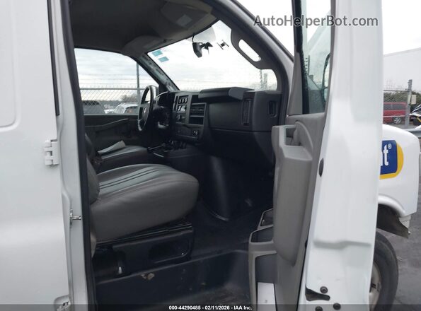 1GCWGAFP8P1135697 2023 CHEVROLET EXPRESS White Вид салону спереду
