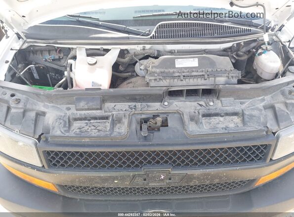 1GCWGBFP2N1221476 2022 CHEVROLET EXPRESS Белый Вид сзади