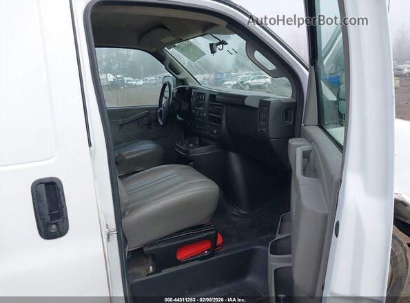 1GCWGBFP2P1258952 2023 CHEVROLET EXPRESS Белый Вид салона спереди