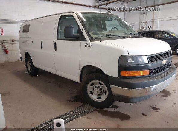 1GCZGGFP4R1289696 2024 CHEVROLET EXPRESS White Delantero derecho