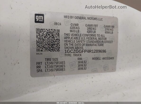 1GCZGGFP4R1289696 2024 CHEVROLET EXPRESS White Vista del compartimento del motor