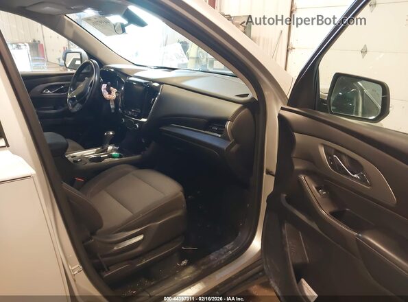 1GNERGKW2JJ161295 2018 CHEVROLET TRAVERSE Серебряный Вид салона спереди