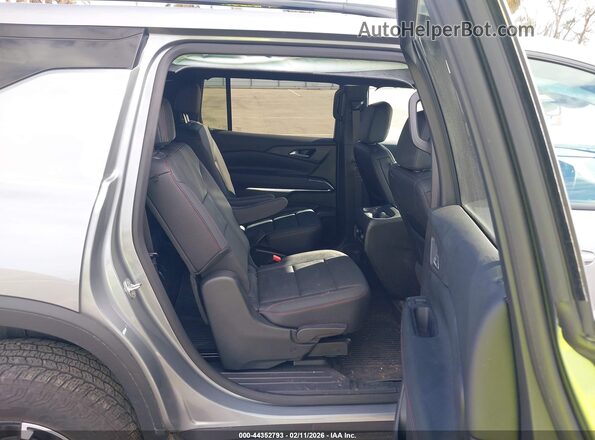 1GNEVJRS9SJ238550 2025 CHEVROLET TRAVERSE Серебряный Вид наклейки с VIN-кодом