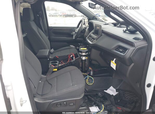 1GNSCLED3NR129244 2022 CHEVROLET TAHOE White Widok wnętrza z przodu