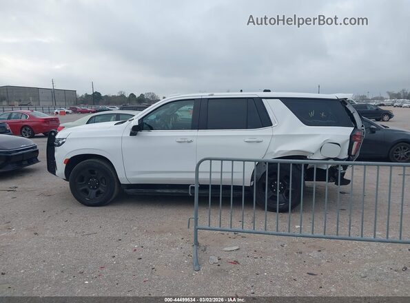 1GNSCLED3NR129244 2022 CHEVROLET TAHOE White Widok wnętrza z tyłu