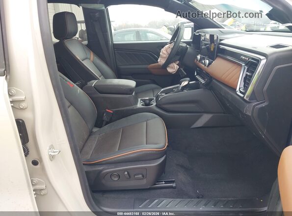 1GTP2DEK1T1158226 2026 GMC CANYON Кремовый Вид салона спереди