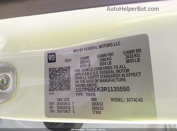 1GTP6BEK3R1135550 2024 GMC CANYON White Widok komory silnika