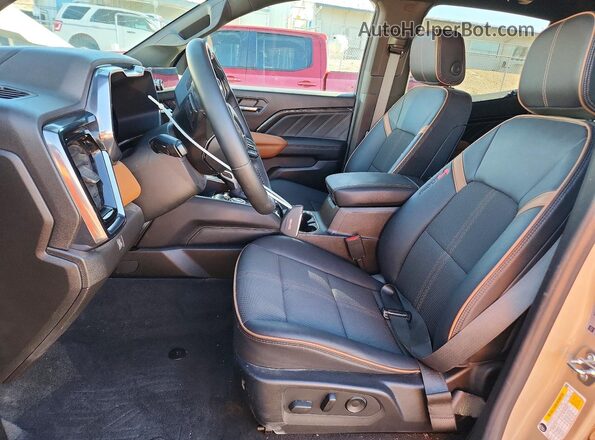 1GTP6DEK2P1179323 2023 GMC CANYON Tan Widok wnętrza z przodu