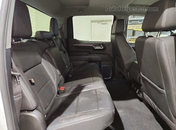 1GTPHDED8SZ283434 2025 GMC SIERRA White Widok tylnych siedzeń