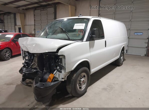 1GTW7AF71R1187384 2024 GMC SAVANA CARGO Белый Передняя левая четверть