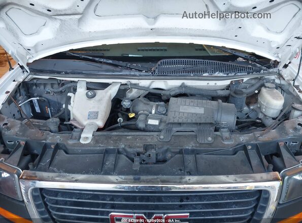 1GTW7AFF1H1906137 2017 GMC SAVANA 2500 Белый Вид сзади