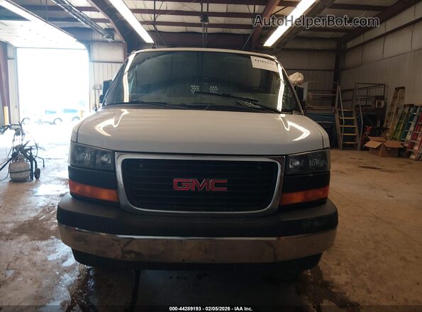 1GTW7AFF1H1906137 2017 GMC SAVANA 2500 Белый Вид щитка приборов