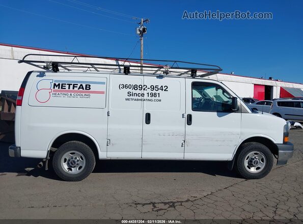1GTW7AFF4H1104939 2017 GMC SAVANA 2500 Белый Вид задней части салона