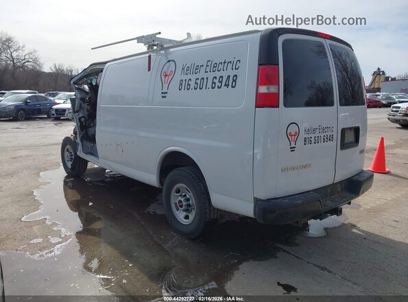 1GTZ7GFG8H1108467 2017 GMC SAVANA Белый Задняя левая четверть