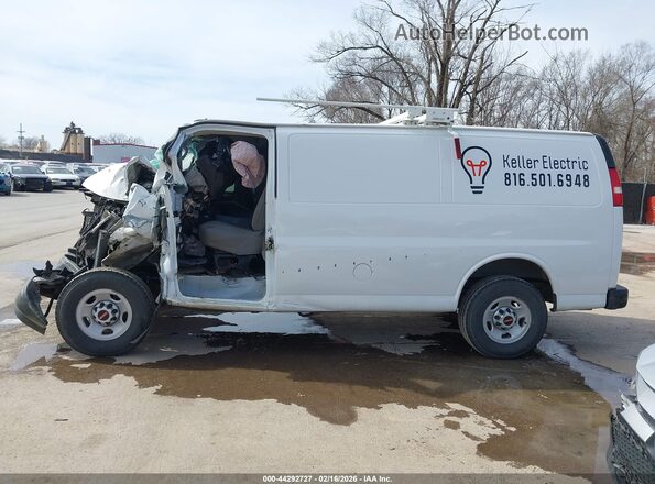 1GTZ7GFG8H1108467 2017 GMC SAVANA Белый 