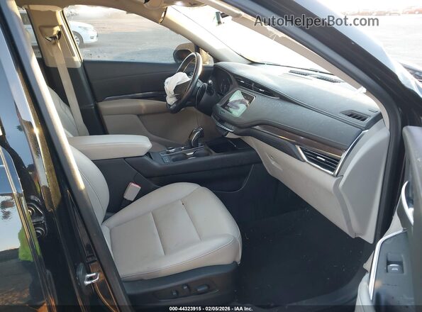 1GYAZAR40KF199566 2019 CADILLAC XT4 Черный Вид салона спереди