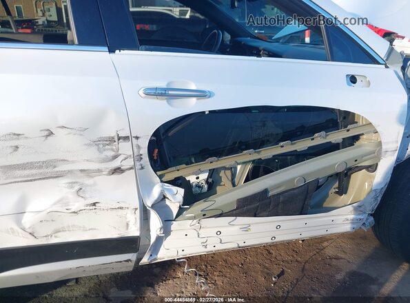 1GYFZCR41NF136949 2022 CADILLAC XT4 Белый Вид спереди