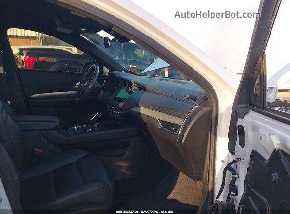 1GYFZCR41NF136949 2022 CADILLAC XT4 Белый Вид салона спереди
