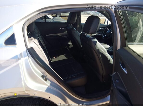 1GYFZDR45NF112255 2022 CADILLAC XT4 Silver Widok naklejki z numerem VIN