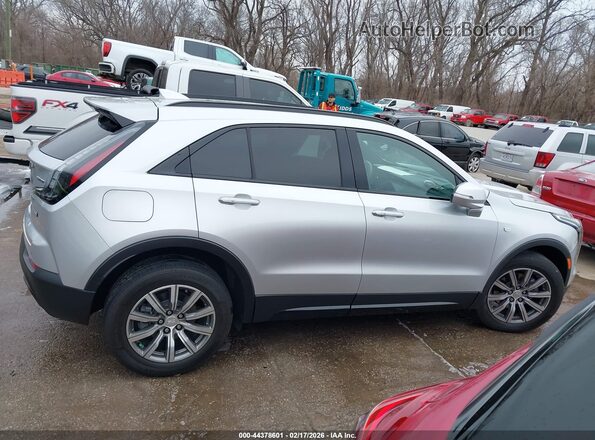 1GYFZER45NF151434 2022 CADILLAC XT4 Silver Widok wnętrza z tyłu