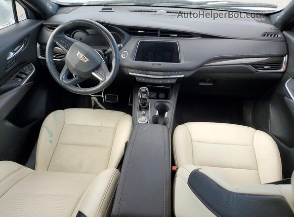 1GYFZFR41LF137789 2020 CADILLAC XT4 Silver წინა პანელის ხედი