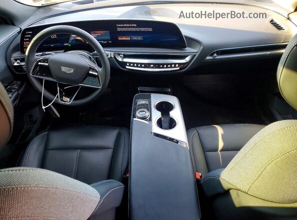 1GYKPMRK4RZ109807 2024 CADILLAC OTHER Черный Вид панели приборов