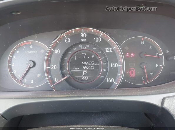 1HGCR2F56GA066396 2016 HONDA ACCORD Белый Вид задних сидений