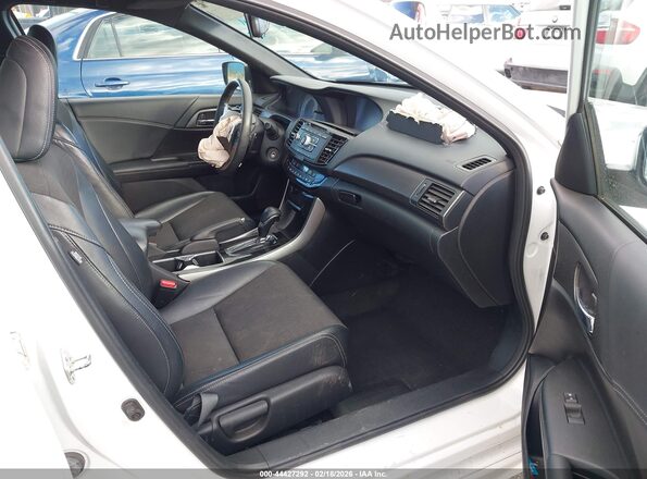 1HGCR2F56GA066396 2016 HONDA ACCORD Белый Вид салона спереди