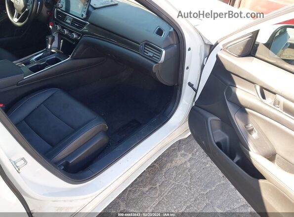 1HGCV1F31KA156536 2019 HONDA ACCORD Белый Вид салона спереди