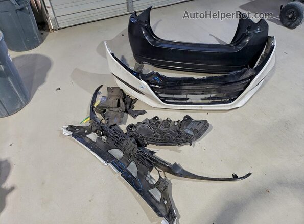 1HGCV1F35JA170602 2018 HONDA ACCORD Белый Вид подкапотного пространства