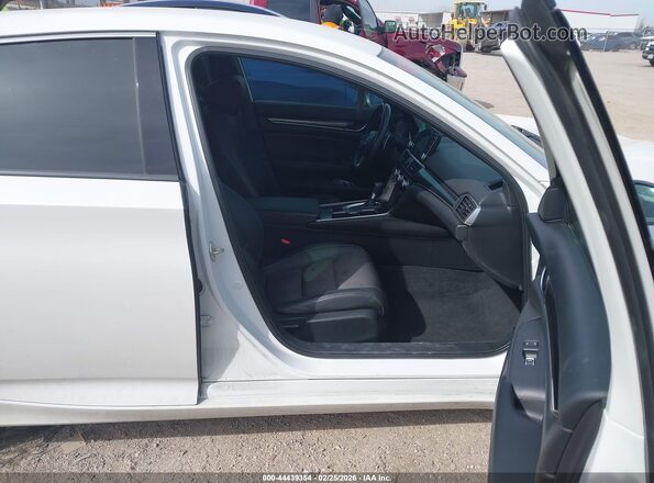 1HGCV1F36KA011718 2019 HONDA ACCORD White Вид салону спереду
