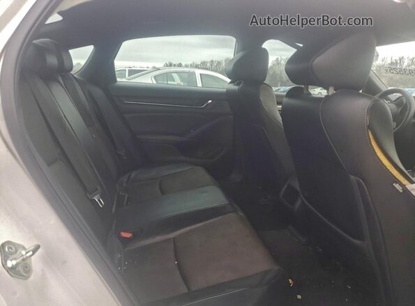 1HGCV1F3XJA252972 2018 HONDA ACCORD Белый Вид задних сидений