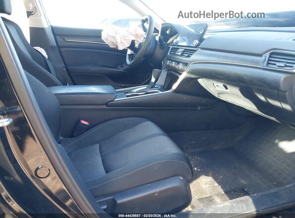 1HGCV1F45JA037833 2018 HONDA ACCORD Черный Вид салона спереди