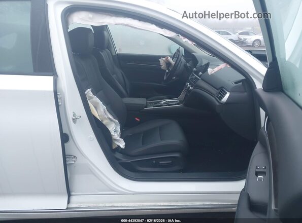 1HGCV3F57JA016549 2018 HONDA ACCORD HYBRID Белый Вид салона спереди