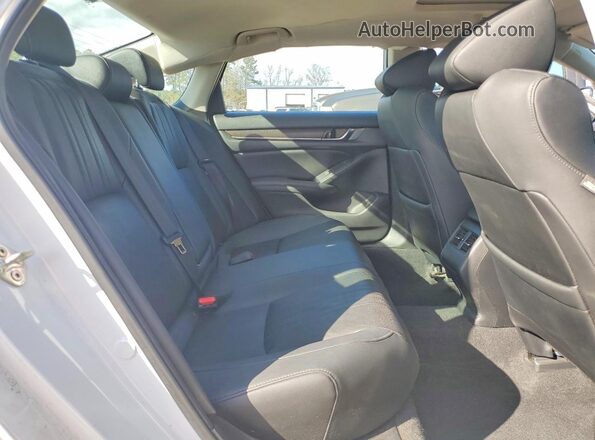 1HGCV3F92KA017869 2019 HONDA ACCORD White Widok tylnych siedzeń