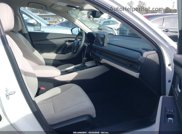 1HGCY1F26SA070864 2025 HONDA ACCORD Белый Вид салона спереди