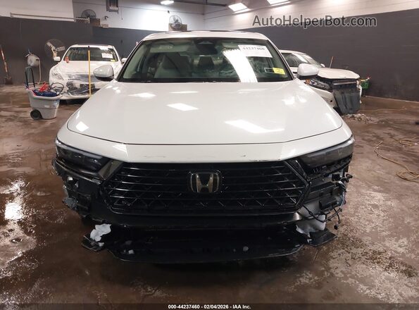 1HGCY1F32RA068161 2024 HONDA ACCORD Белый Вид задней части салона