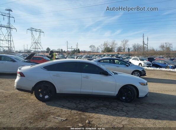 1HGCY2F5XPA011520 2023 HONDA ACCORD HYBRID Белый Вид задней части салона
