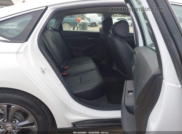 1HGCY2F63RA066824 2024 HONDA ACCORD HYBRID White Вид наклейки з VIN-кодом