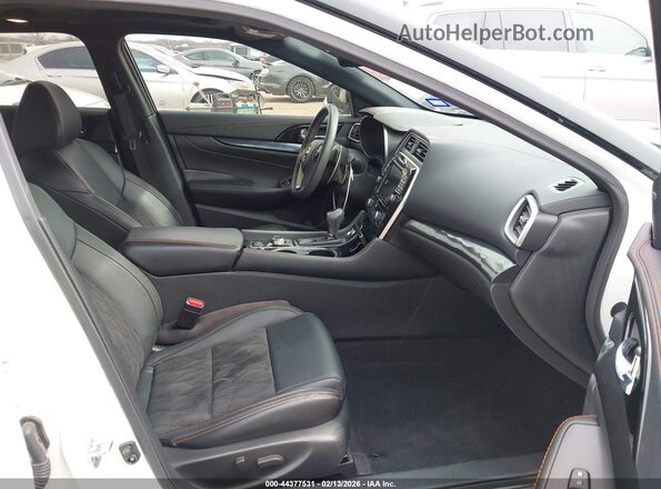 1N4AA6EV2PC508185 2023 NISSAN MAXIMA SR Белый Вид салона спереди