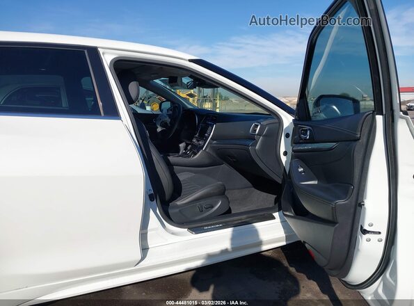 1N4AA6FV1PC505843 2023 NISSAN MAXIMA PLATINUM Белый Вид салона спереди