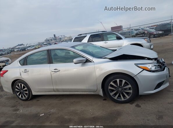 1N4AL3AP3HC213842 2017 NISSAN ALTIMA Silver Rear interior view