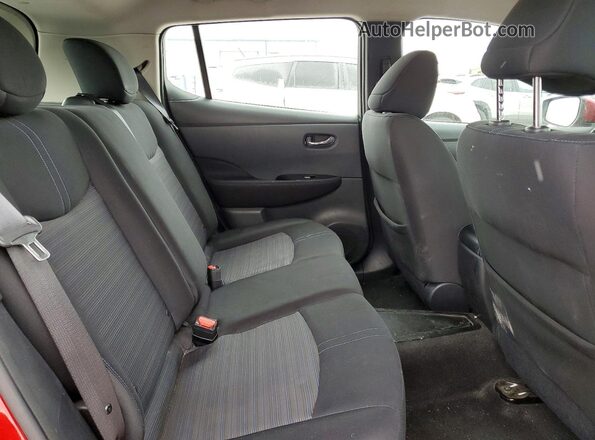 1N4AZ1CP5JC306397 2018 NISSAN LEAF Red Widok tylnych siedzeń